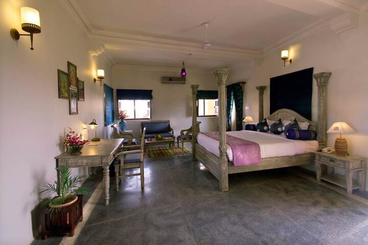 Room 9 of 32