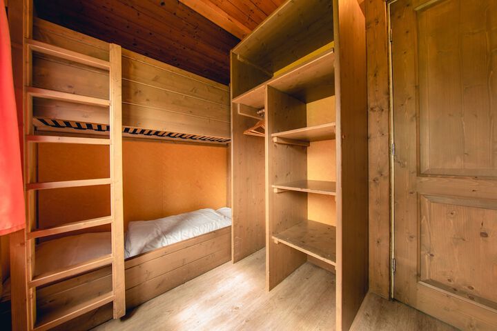 Room 4 of 120