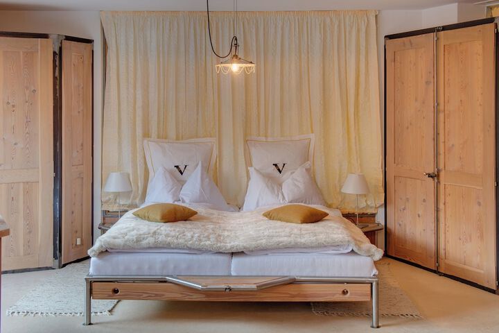 Room 4 of 48