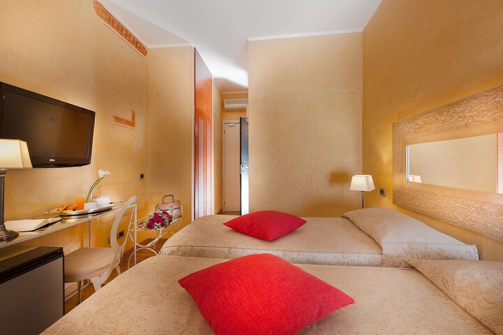 Room 16 of 62