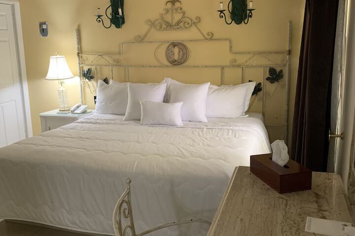 Room 6 of 65
