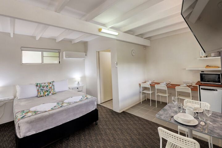 Room 6 of 35