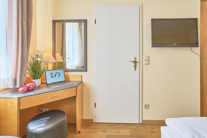 Room 4 of 38