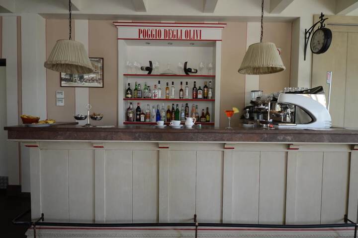Lounge 21 of 28