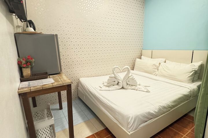 Room 15 of 28