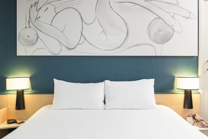 Room 10 of 29
