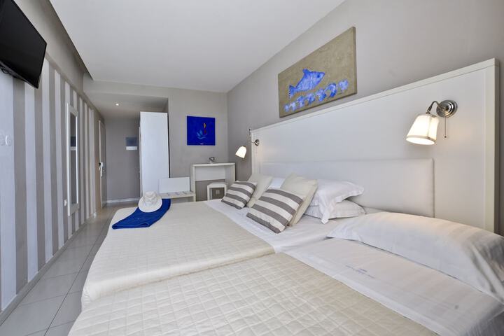 Room 35 of 108