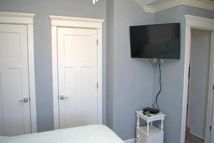 Room 4 of 23