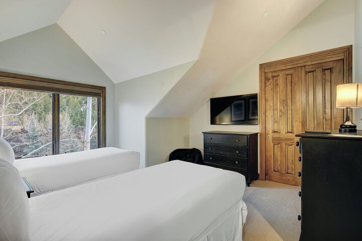 Room 70 of 493