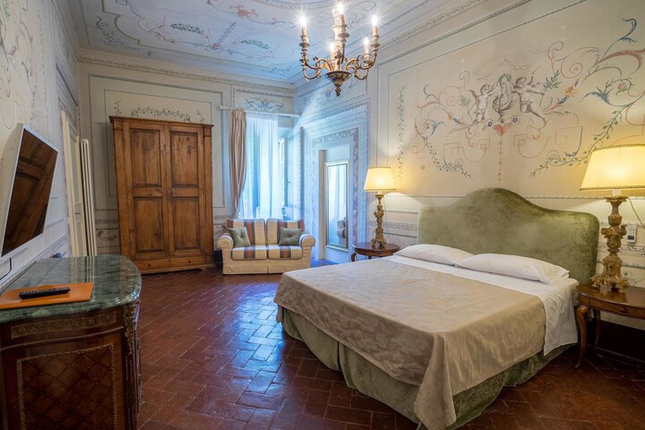 Room 5 of 140