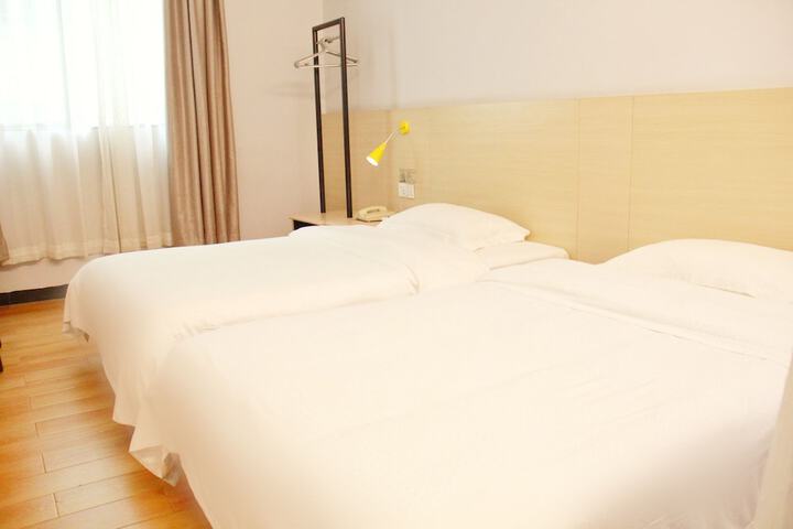 Room 27 of 29