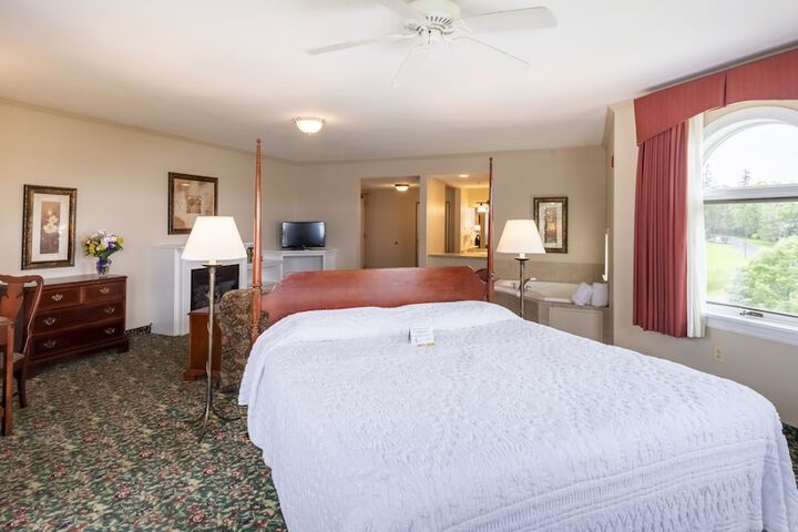 Room 8 of 18