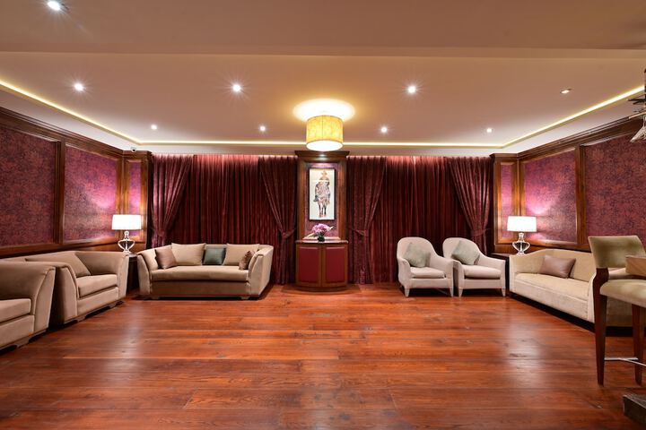 Lounge 39 of 45