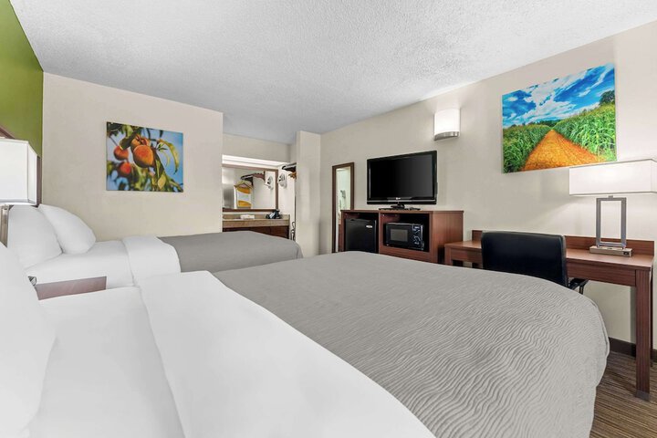 2 Double Beds (7 of 7)