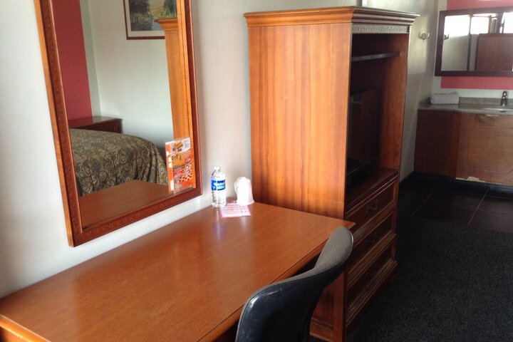 Room 10 of 26