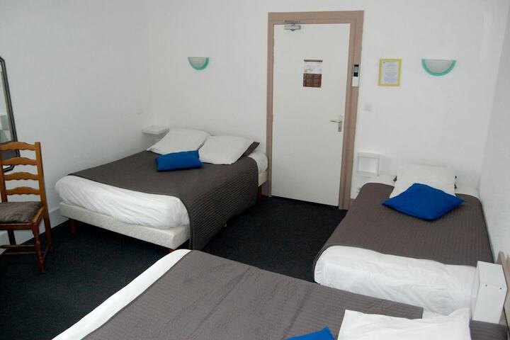 Room 32 of 60