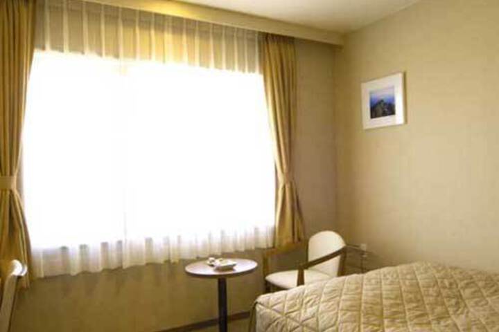Room 3 of 20