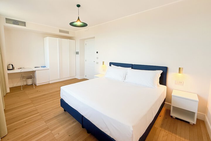 Room 27 of 129