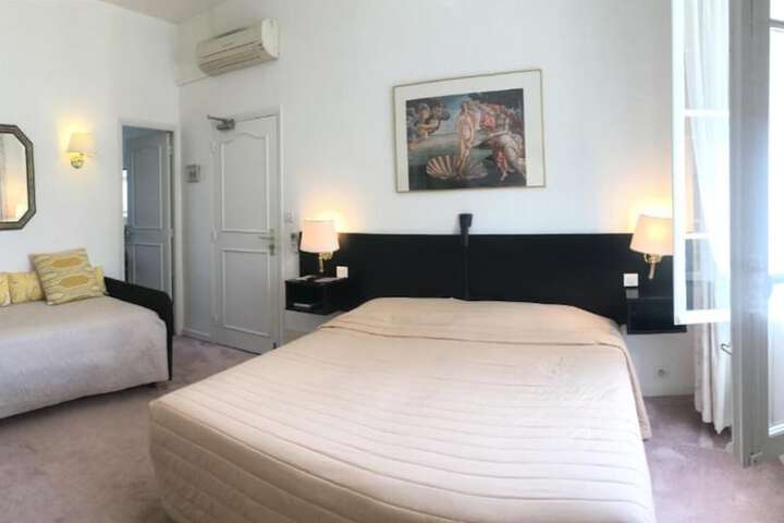 Room 17 of 62
