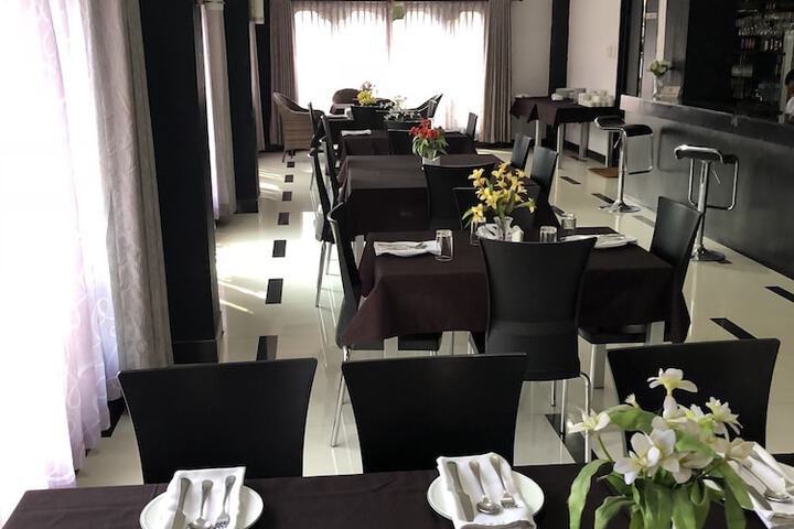 Dining 10 of 20
