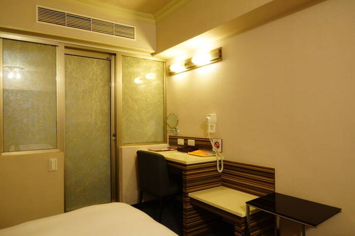 Room 16 of 36