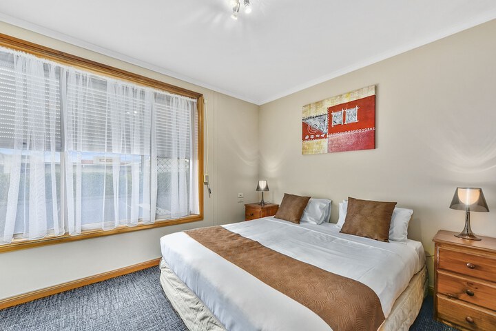 Room 4 of 33