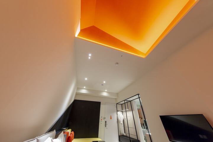 Room 6 of 85