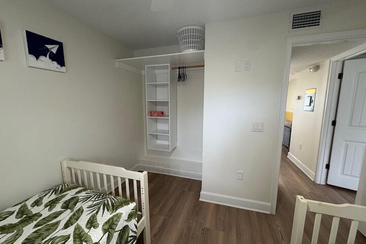 Room 4 of 16
