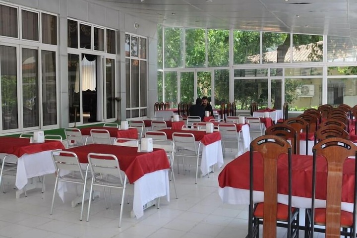 Dining 36 of 66