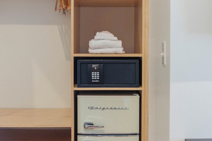 Room 6 of 15
