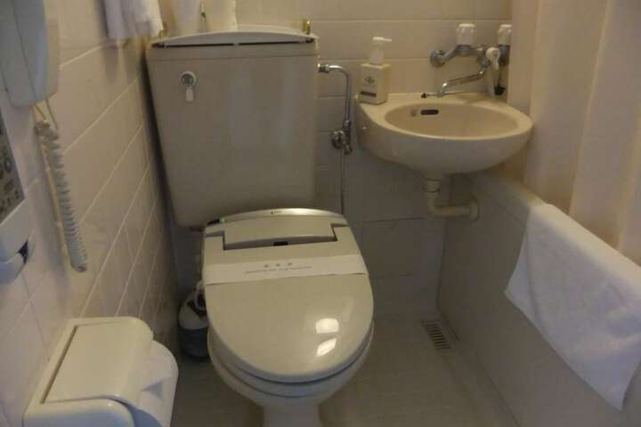 Room 7 of 11