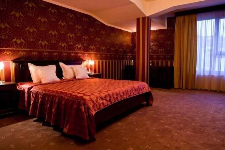 Room 8 of 37