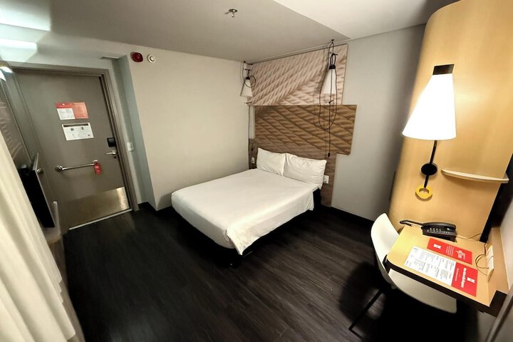 Room 18 of 82