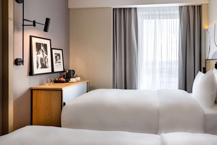 Room 34 of 158