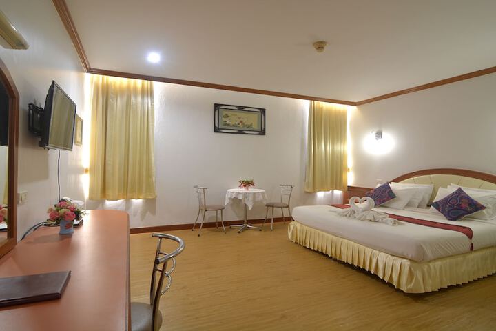 Room 6 of 73