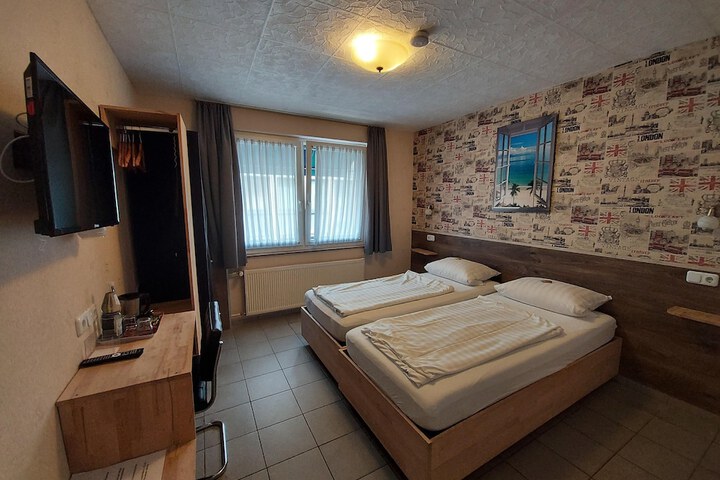 Room 6 of 43