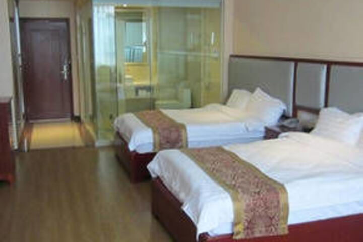Room 32 of 40