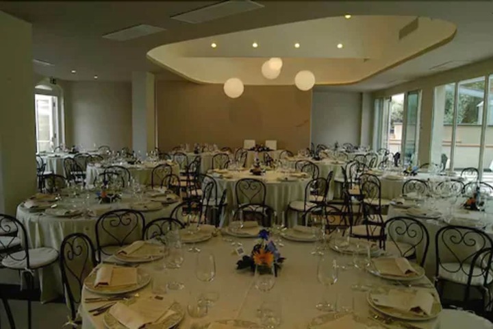 Dining 117 of 196