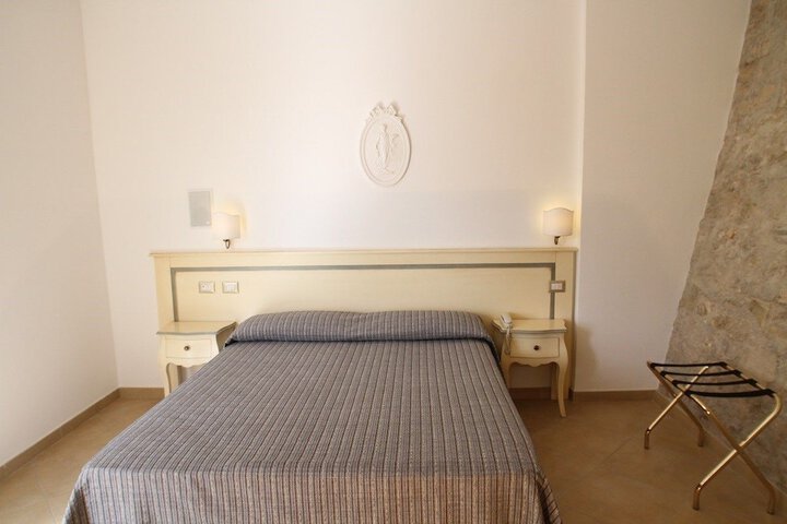 Room 14 of 65