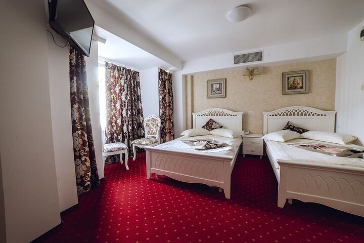 Room 10 of 38