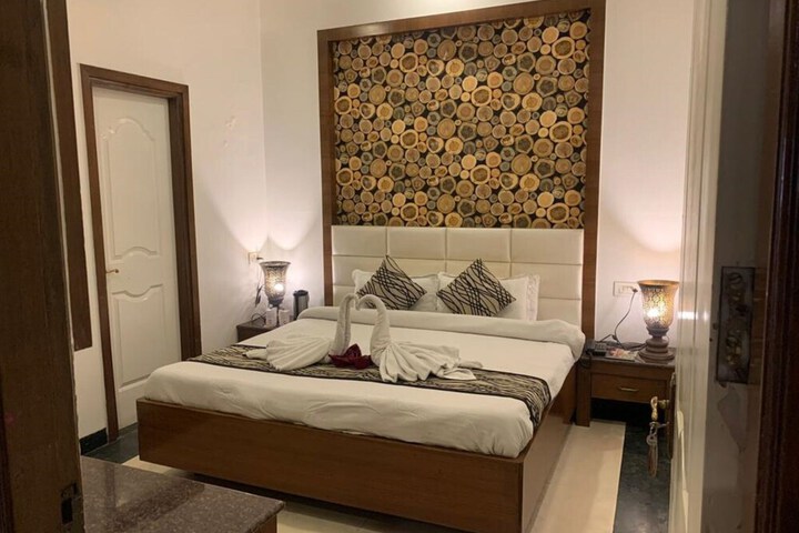 Room 15 of 20