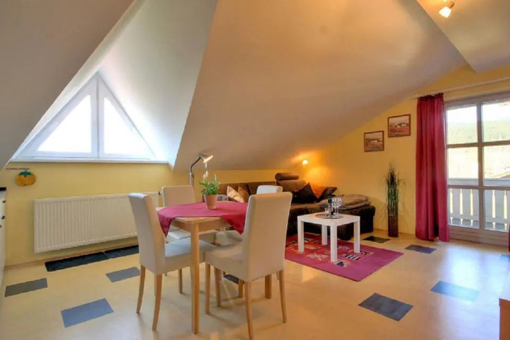 Room 5 of 10