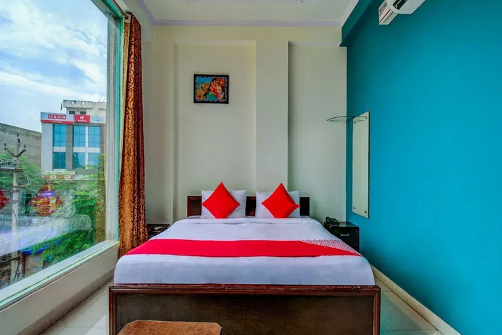 Room 4 of 11