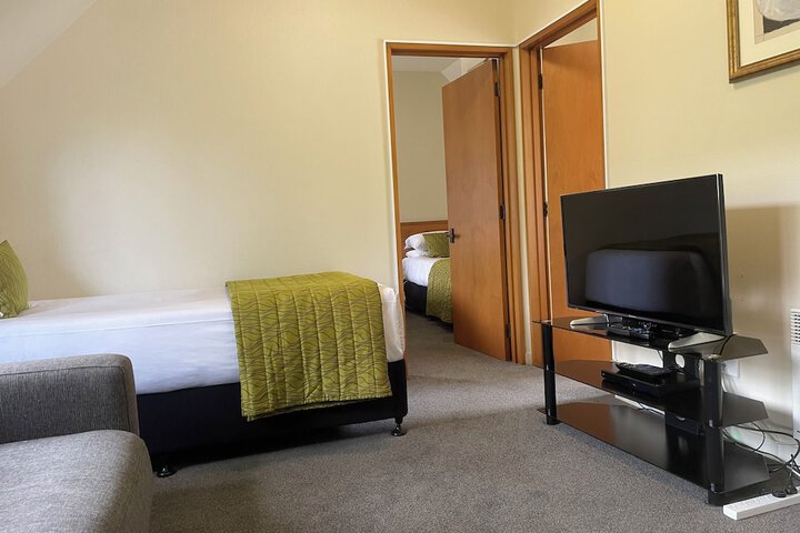 Room 52 of 104