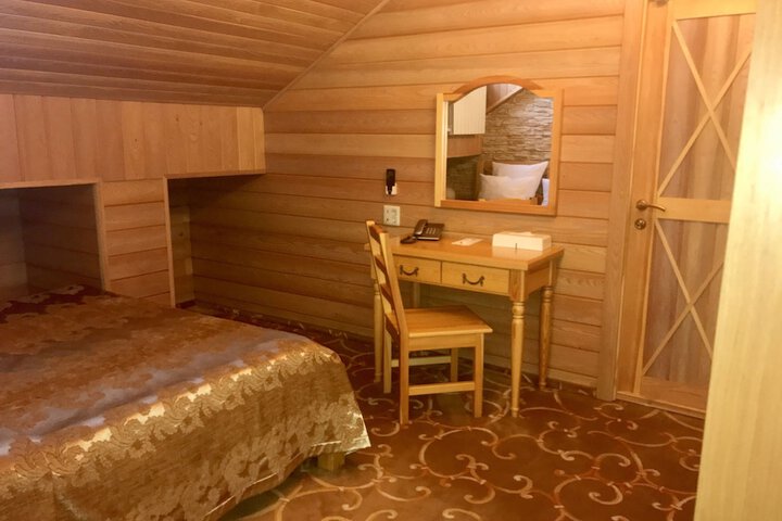 Room 15 of 68