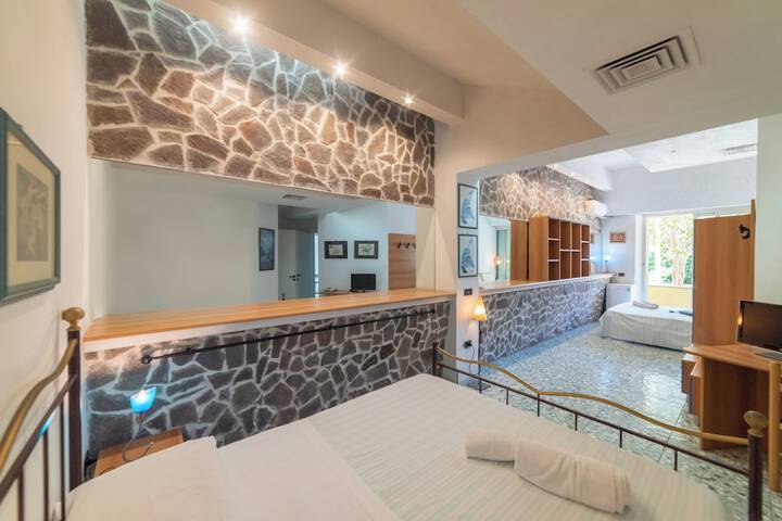 Room 7 of 28