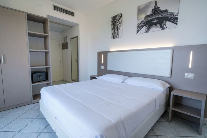 Room 9 of 67
