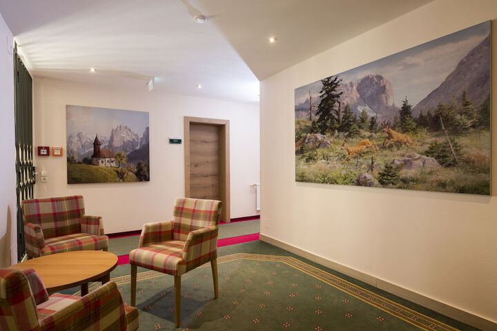 Ballroom/Hall 62 of 77