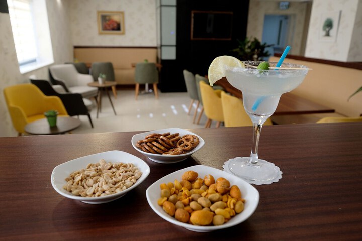 Lounge 70 of 106