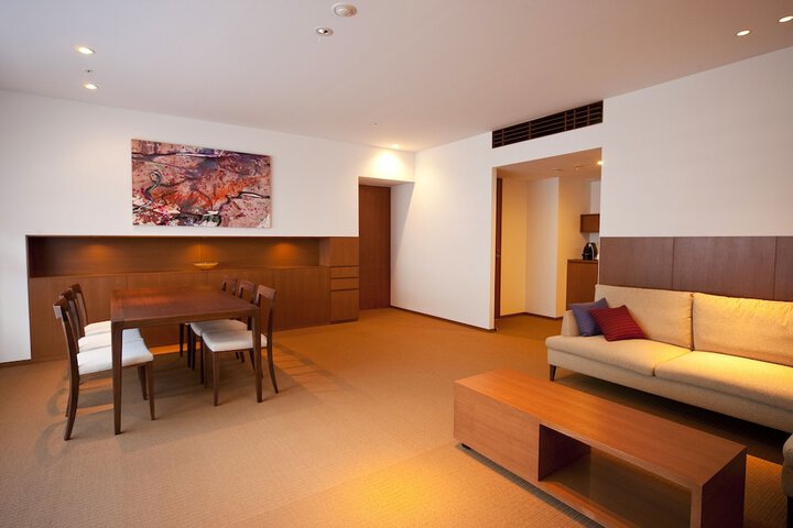 Room 28 of 77